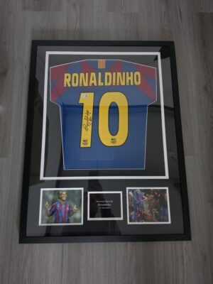 Gesigneerd Ronaldinho FC Barcelona Shirt #10 – Ingelijst & Beckett Gecertificeerd