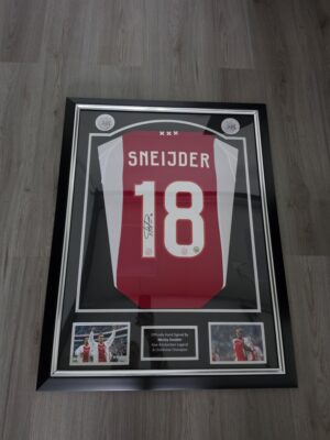 Gesigneerd Wesley Sneijder Ajax Shirt #18 – Luxe Zilveren Inlijsting
