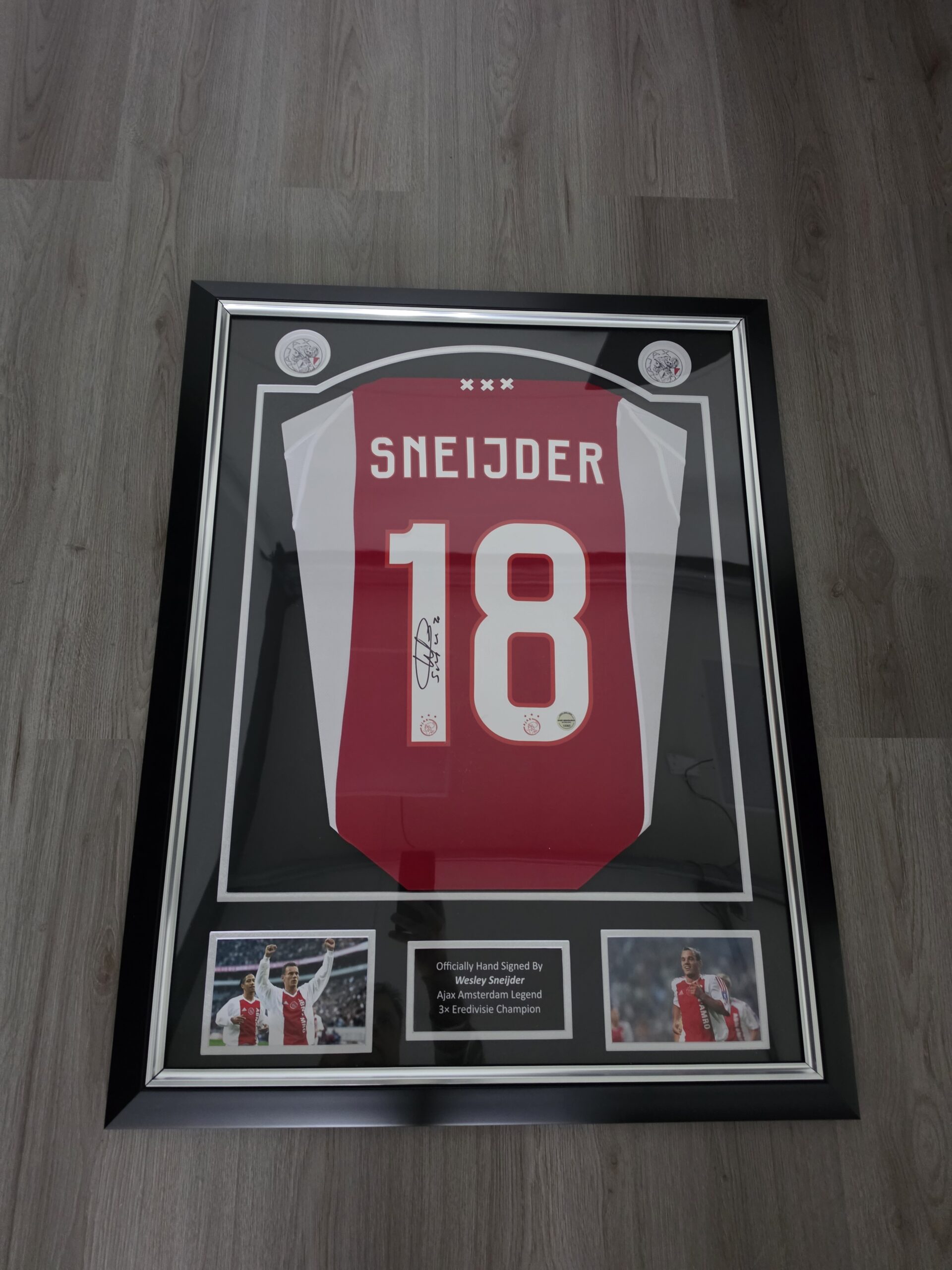 Gesigneerd Wesley Sneijder Ajax Shirt #18 – Luxe Zilveren Inlijsting
